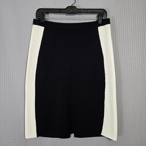 Tahari Dresses & Skirts - Tahari NWT Simple Sleek Black and White Comfy Golf Career Business Pencil Skirt